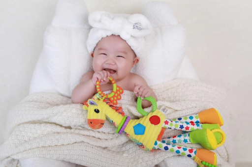 遵化市三个月宝宝正确抱姿